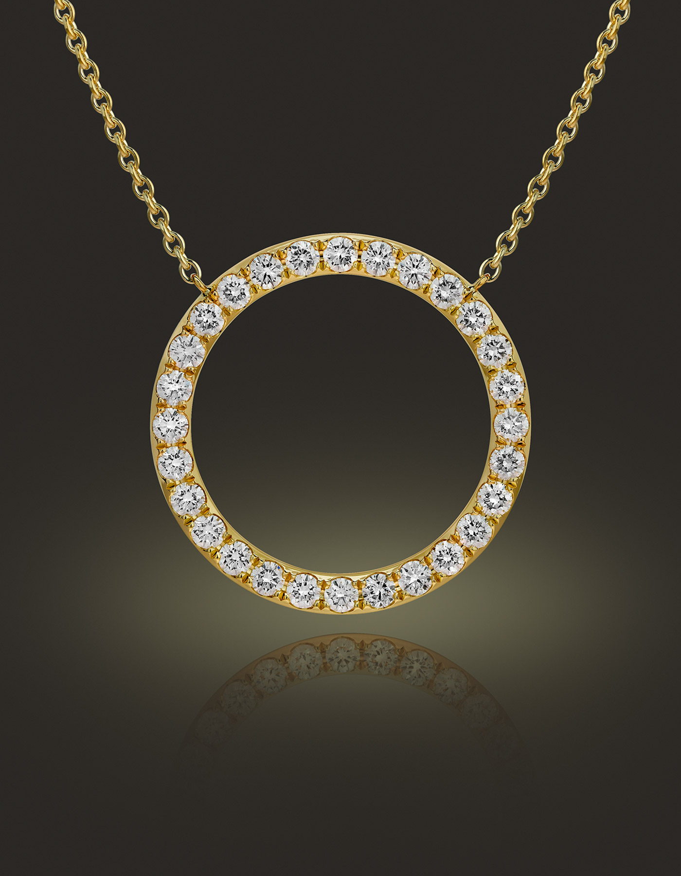 Guinnot Anonymous Diamond circle pendant in 18k yellow gold
